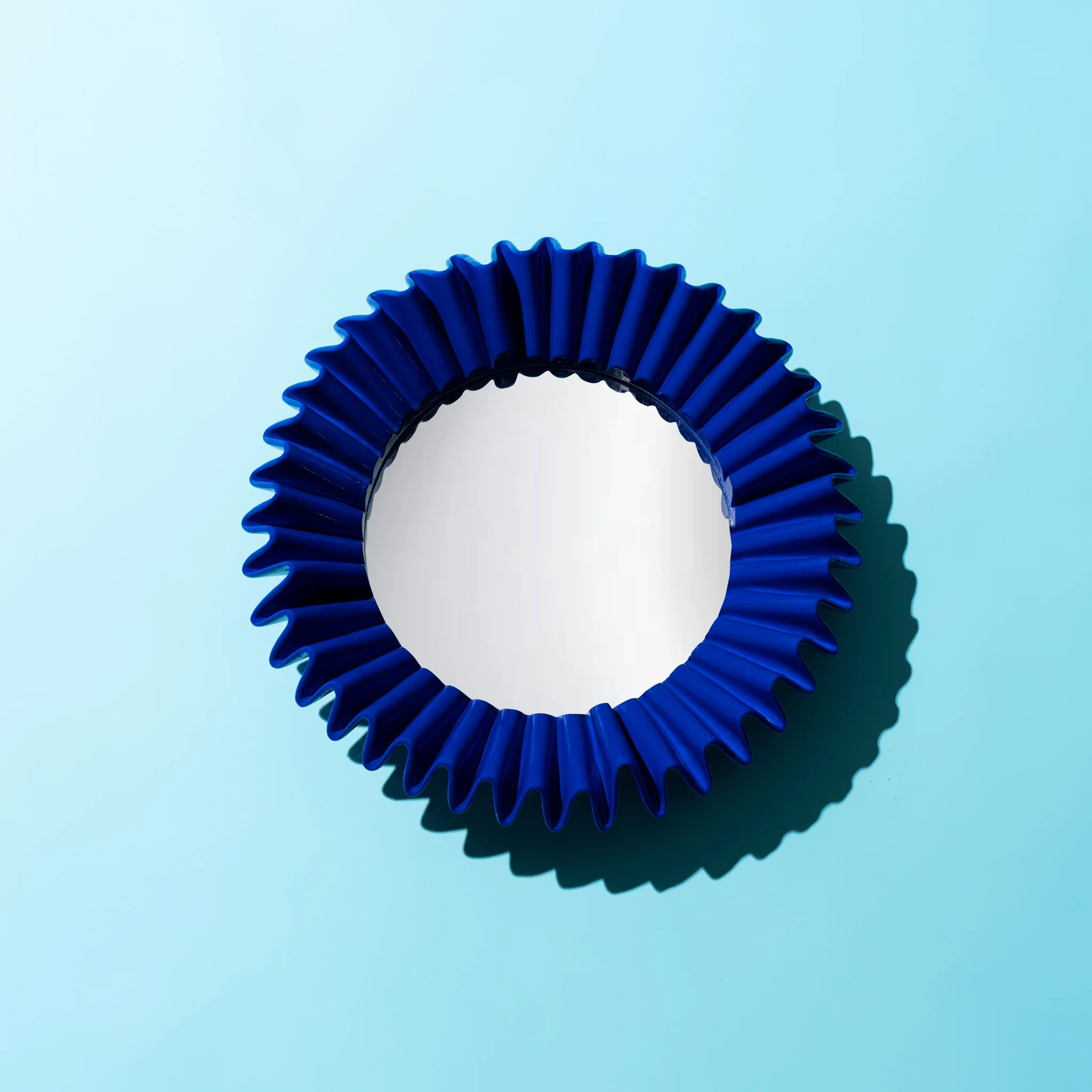 The Plaza crinkle mirror - Cobalt blue gloss - Image 2