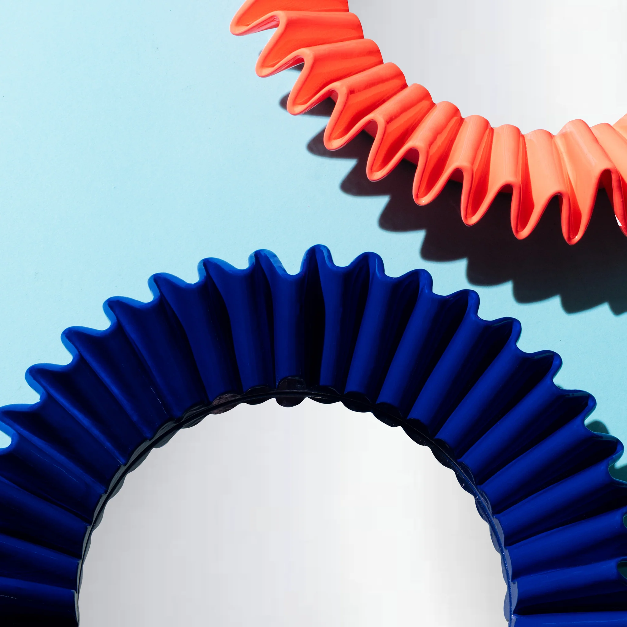 The Plaza crinkle mirror - Cobalt blue gloss - Image 3